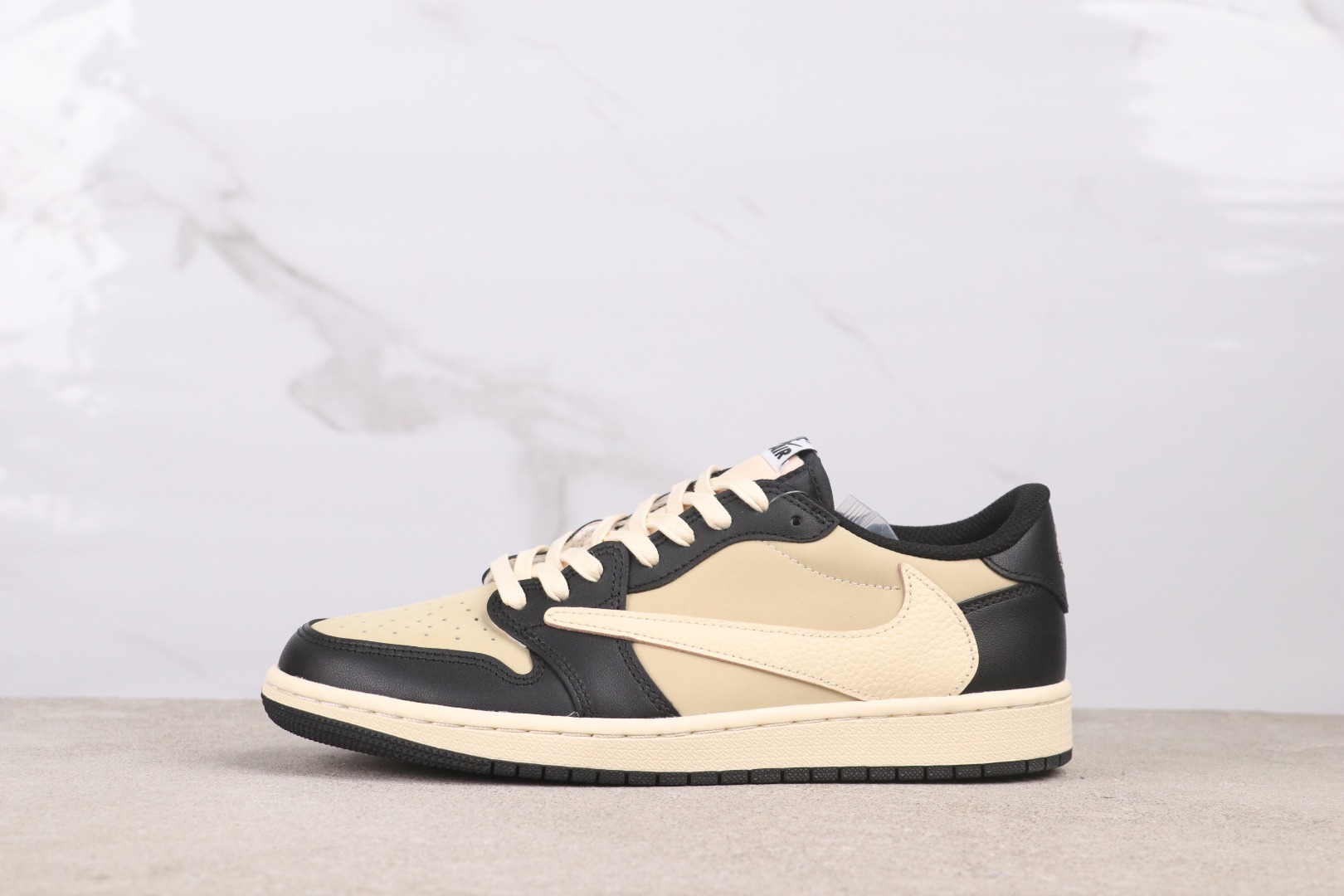 20251115/Nike_251115-2